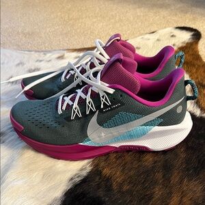 Nike Pegasus Trail 5 Women’s Trail Running Shoes — Teal & Fuchsia